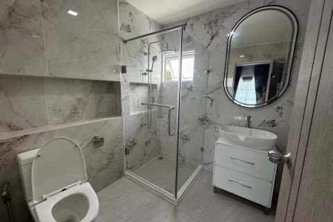 Villa in Pattaya, Thailand 5 bedrooms № 173501 - photo 19