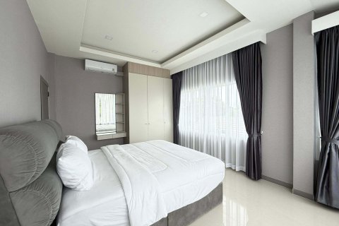 Villa in Pattaya, Thailand 5 bedrooms № 173501 - photo 7