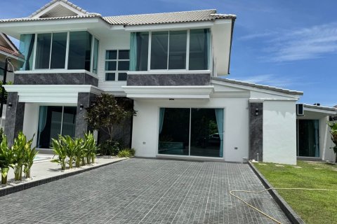 Villa in Pattaya, Thailand 5 bedrooms № 173501 - photo 27