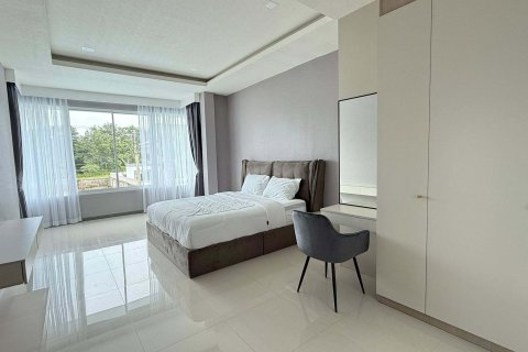 Villa in Pattaya, Thailand 5 bedrooms № 173501 - photo 11