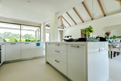 Villa in Phuket, Thailand 4 bedrooms № 173500 - photo 8