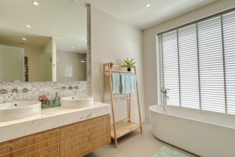 Villa in Phuket, Thailand 4 bedrooms № 173500 - photo 5