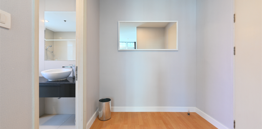 Condo in Bangkok, Thailand, 3 bedrooms  № 184248