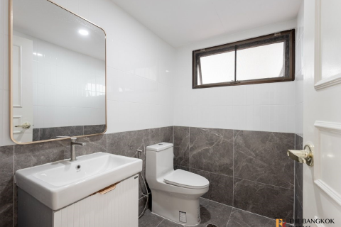 Condo in Bangkok, Thailand, 3 bedrooms № 184327 - photo 9