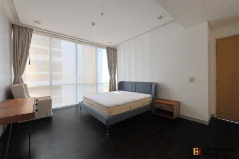 Condo in Bangkok, Thailand, 2 bedrooms № 184326 - photo 1