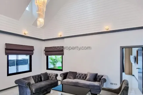 Casa de 3 dormitorios en Pattaya, Tailandia № 213058 - foto 5