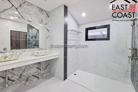 Casa de 3 dormitorios en Pattaya, Tailandia № 213058 - foto 15