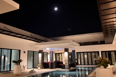 House in Hang Dong, Thailand 4 bedrooms № 141111 - photo 2