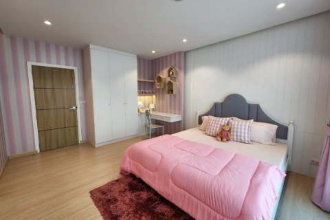 Таунхаус в Бангкоке, Таиланд с 3 спальнями  № 133684 - фото 11