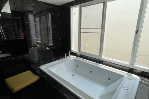 Haus in Bang Phli Yai, Thailand 4 Schlafzimmer № 219309 - Foto 16