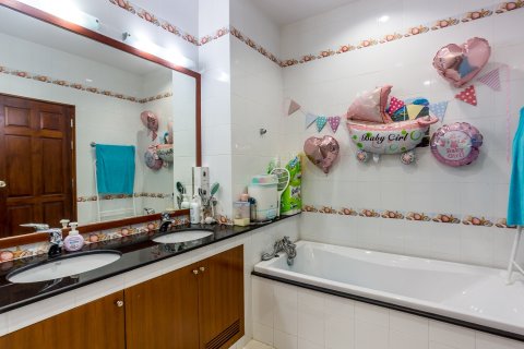 Villa in Hua Hin, Thailand 4 bedrooms № 205708 - photo 28