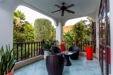 Villa in Hua Hin, Thailand 4 bedrooms № 205708 - photo 19