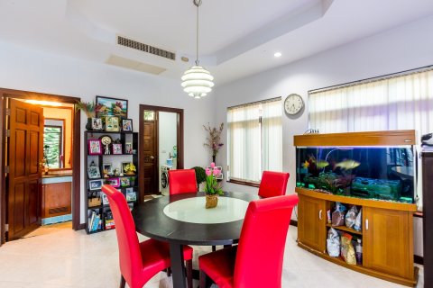 Villa in Hua Hin, Thailand 4 bedrooms № 205708 - photo 8