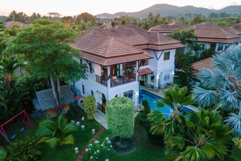 Villa in Hua Hin, Thailand 4 bedrooms № 205708