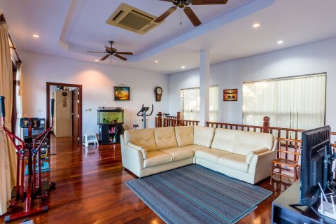 Villa in Hua Hin, Thailand 4 bedrooms № 205708 - photo 17