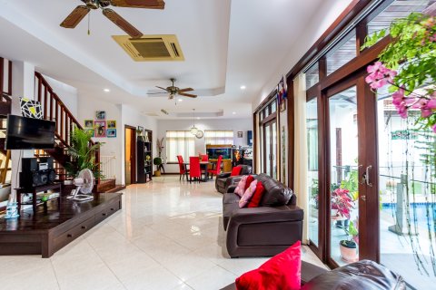 Villa in Hua Hin, Thailand 4 bedrooms № 205708 - photo 10