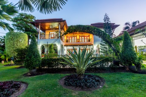 Villa in Hua Hin, Thailand 4 bedrooms № 205708 - photo 4