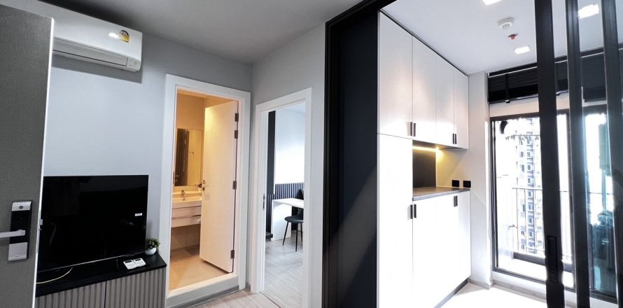 Studio in the Condo in Ratchathewi, Bangkok, Thailand № 171863