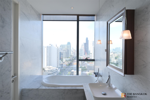 Condo in Bangkok, Thailand, 2 bedrooms № 184199 - photo 2