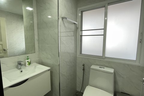 Condo à Watthana, Bangkok, Thaïlande, 2 chambres № 201057 - photo 9