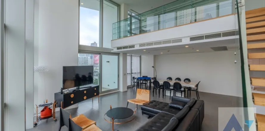 Duplex in Khlong San, Bangkok, Thailand 4 Schlafzimmer № 216651