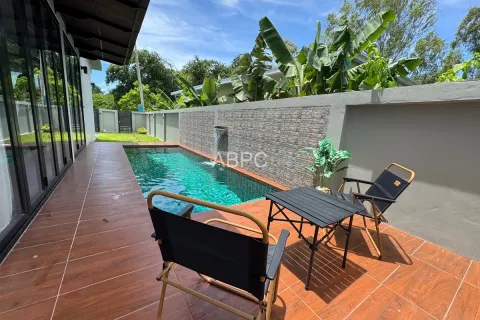 Casa de 4 dormitorios en Pattaya, Tailandia № 210927 - foto 8