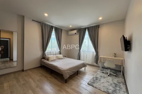 Casa de 4 dormitorios en Pattaya, Tailandia № 210927 - foto 6