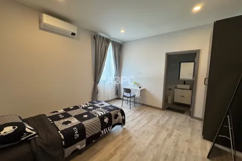 Casa de 4 dormitorios en Pattaya, Tailandia № 210927 - foto 10