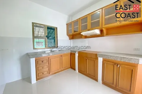 Casa de 3 dormitorios en Pattaya, Tailandia № 212536 - foto 14