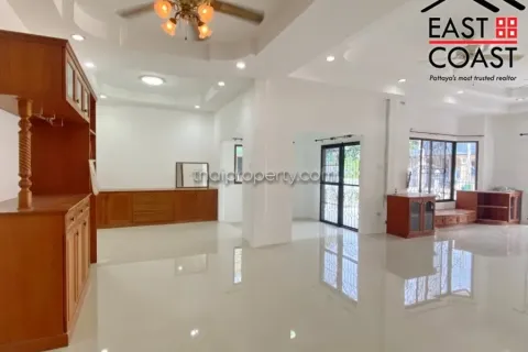 Casa de 3 dormitorios en Pattaya, Tailandia № 212536 - foto 12