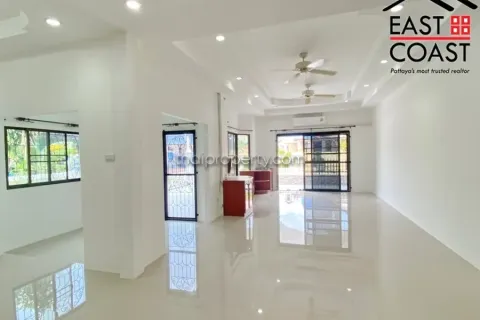 Casa de 3 dormitorios en Pattaya, Tailandia № 212536 - foto 13