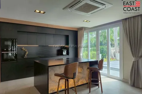 Casa de 4 dormitorios en Pattaya, Tailandia № 212537 - foto 11