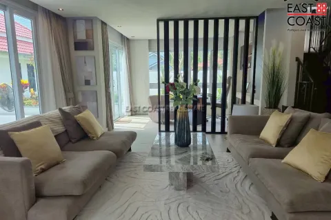 Casa de 4 dormitorios en Pattaya, Tailandia № 212537 - foto 4