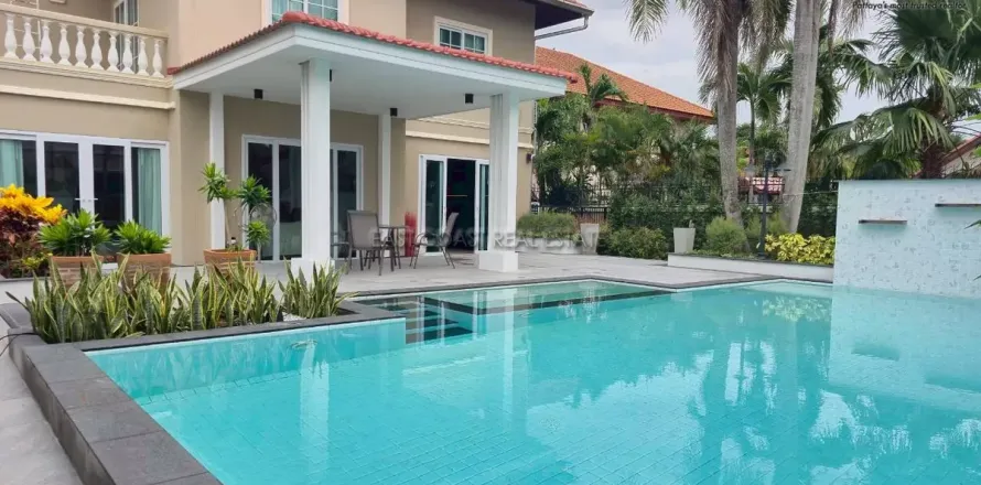 Casa de 4 dormitorios en Pattaya, Tailandia № 212537