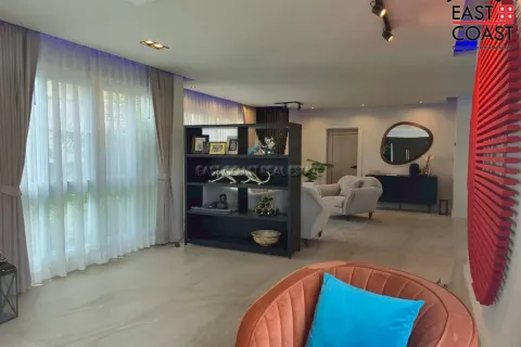 Casa de 4 dormitorios en Pattaya, Tailandia № 212537 - foto 6