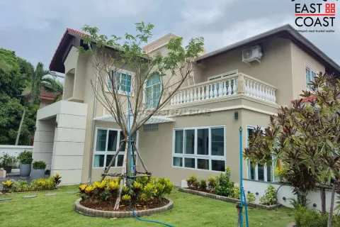 Casa de 4 dormitorios en Pattaya, Tailandia № 212537 - foto 2