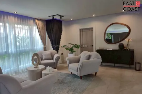 Casa de 4 dormitorios en Pattaya, Tailandia № 212537 - foto 7