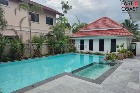 Casa de 4 dormitorios en Pattaya, Tailandia № 212537 - foto 3
