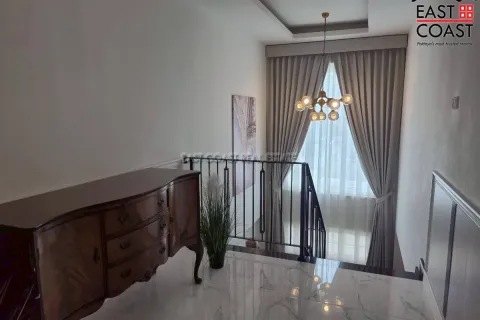 Casa de 4 dormitorios en Pattaya, Tailandia № 212537 - foto 17