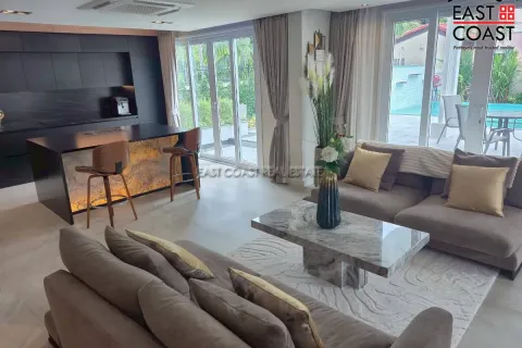 Casa de 4 dormitorios en Pattaya, Tailandia № 212537 - foto 15
