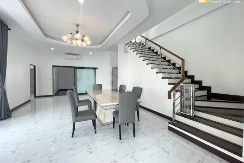 Casa de 3 dormitorios en Pattaya, Tailandia № 211895 - foto 14