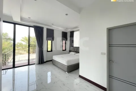 Casa de 3 dormitorios en Pattaya, Tailandia № 211895 - foto 8