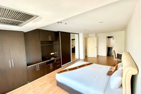 Condo à Khlong Toei, Bangkok, Thaïlande, 2 chambres № 200638 - photo 4