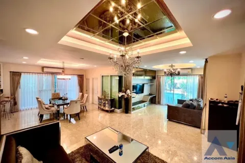 House in Saphan Sung, Bangkok, Thailand 4 bedrooms № 216948
