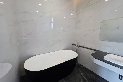 Villa in Pattaya, Thailand 5 bedrooms № 148002 - photo 29