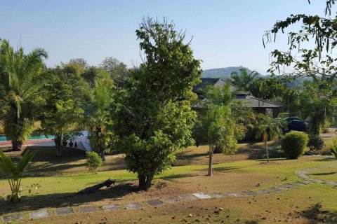 Коммерческая недвижимость в Чиангмае, Таиланд 380м2  № 162819 - фото 1