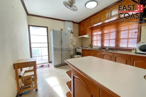 Casa de 3 dormitorios en Pattaya, Tailandia № 213816 - foto 13