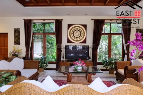 Casa de 3 dormitorios en Pattaya, Tailandia № 213818 - foto 4