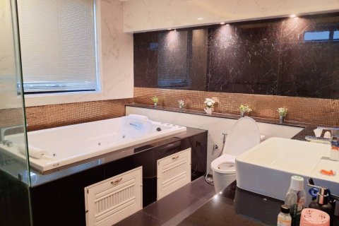 Maison à Phitsanulok, Thaïlande 6 chambres № 171978 - photo 5