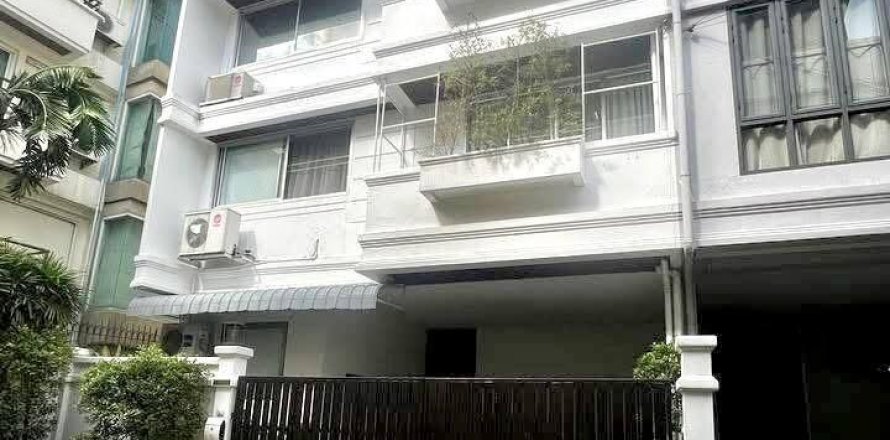 Townhouse in Watthana, Bangkok, Thailand 4 bedrooms № 171977